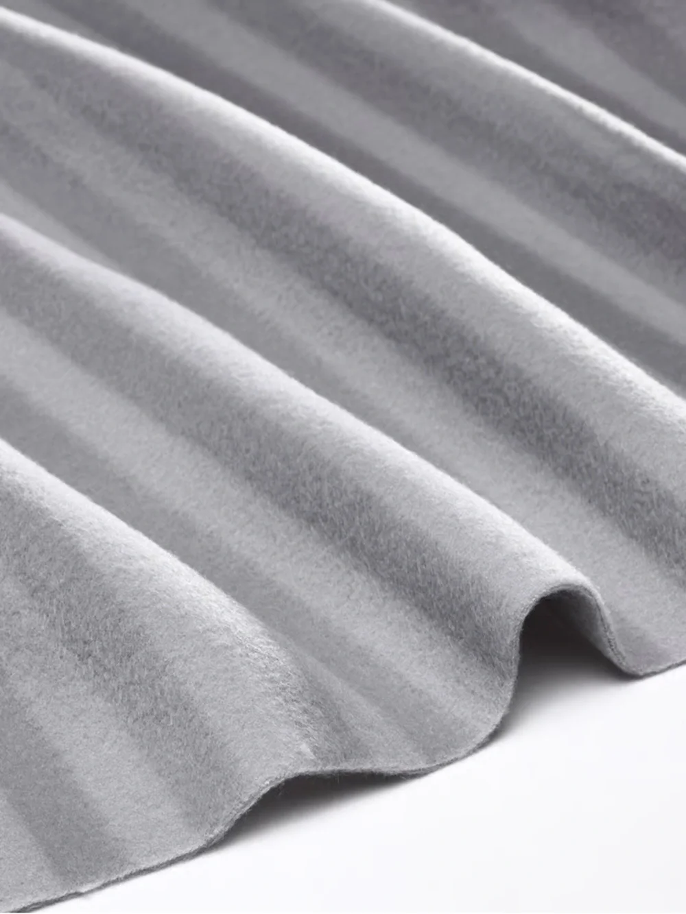 IKEA Light Gray Throw Blankets (VITMOSSA) 47”x63”